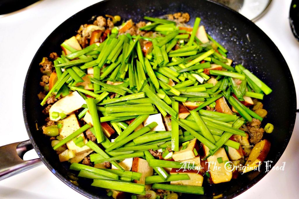 韭菜肉燥炒豆干的加工步骤