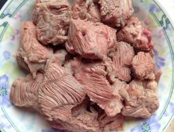 烟熏红椒炖牛肉