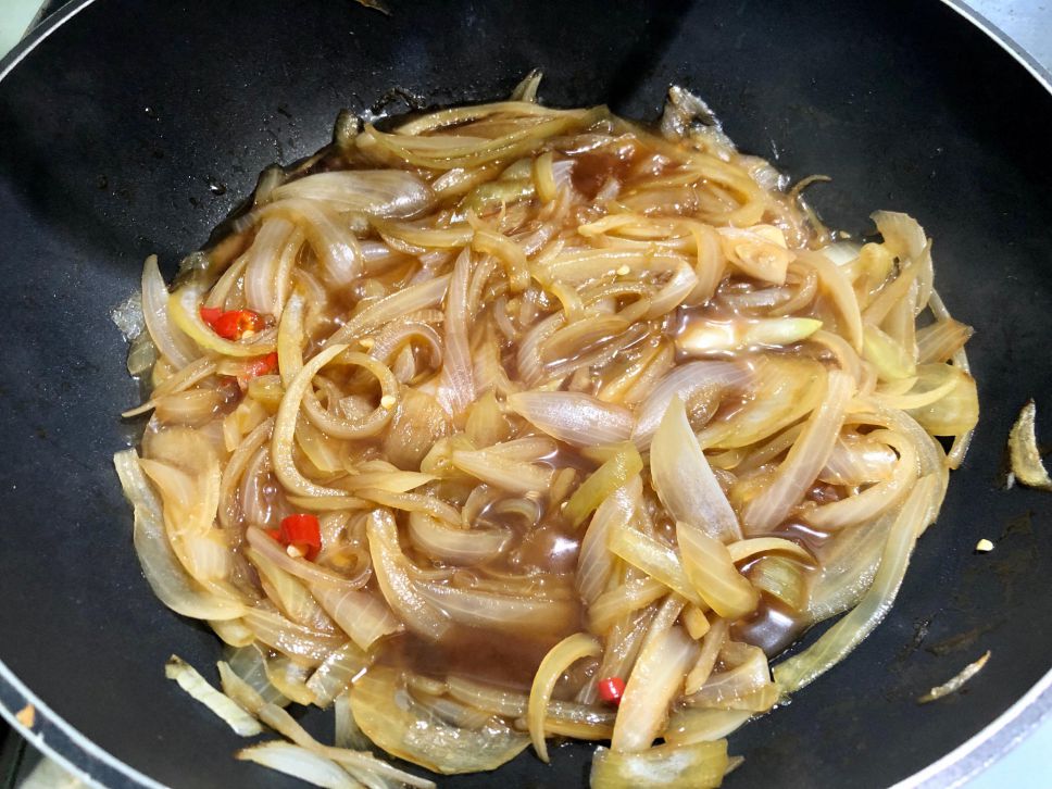 简易牛小排丼饭～快速上桌的加工步骤