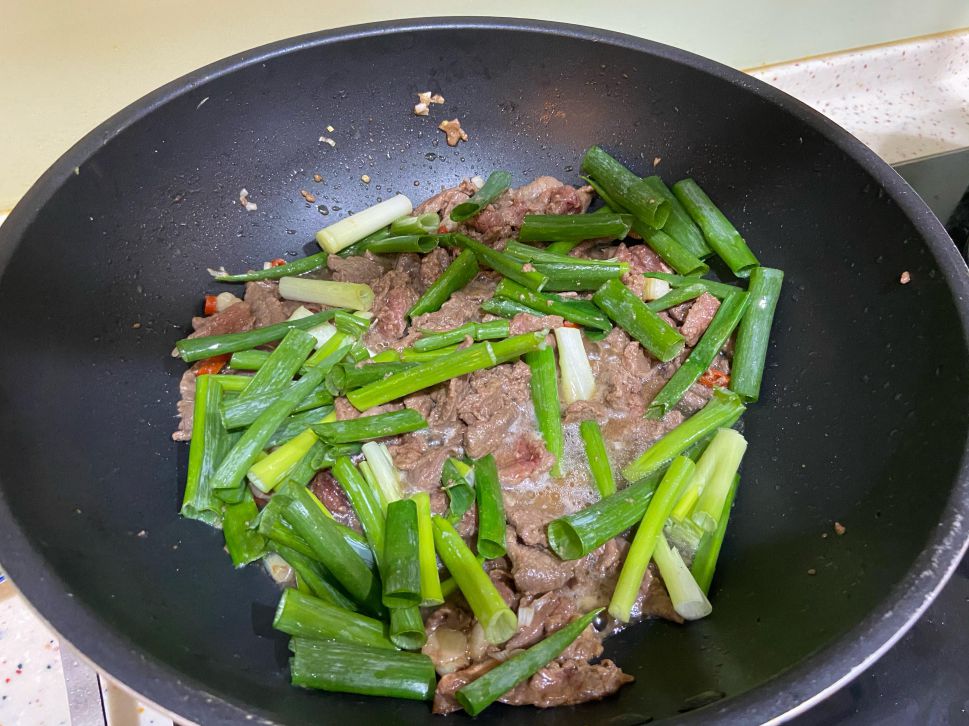 葱爆牛肉（丝）的加工步骤