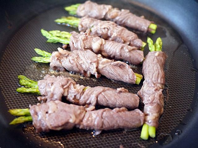 [火锅肉片料理]芦笋牛肉卷佐黄芥末酱的加工步骤