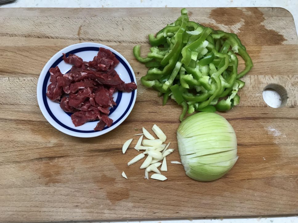 青椒牛肉披萨饺＿早餐下酒点心万用款的加工步骤