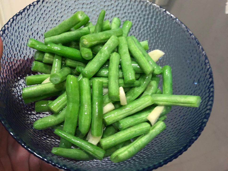 🥩四季豆佐骰子牛的加工步骤