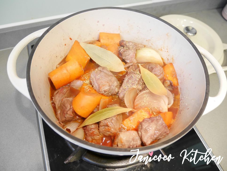 西式主菜🥘红酒炖牛肉的加工步骤