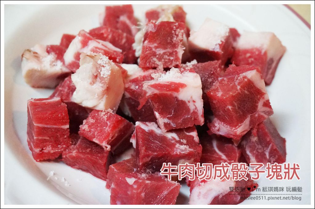 超简单料理【蒜片骰子牛肉】的加工步骤