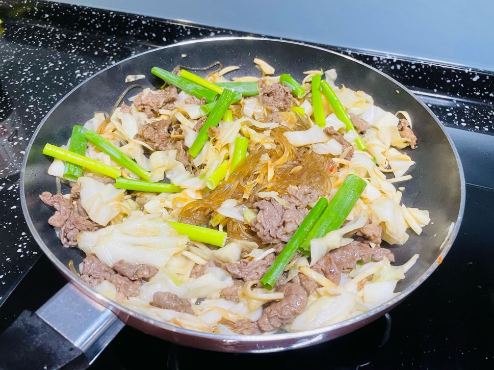 牛肉杂菜炒韩式冬粉的加工步骤