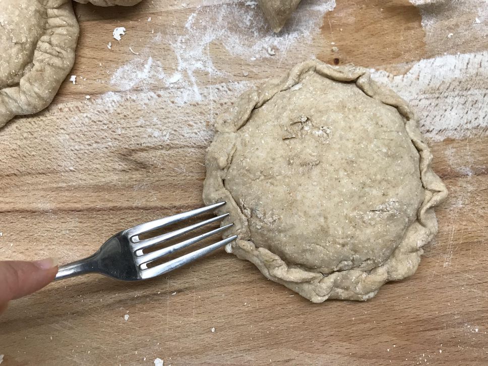 青椒牛肉披萨饺＿早餐下酒点心万用款的加工步骤