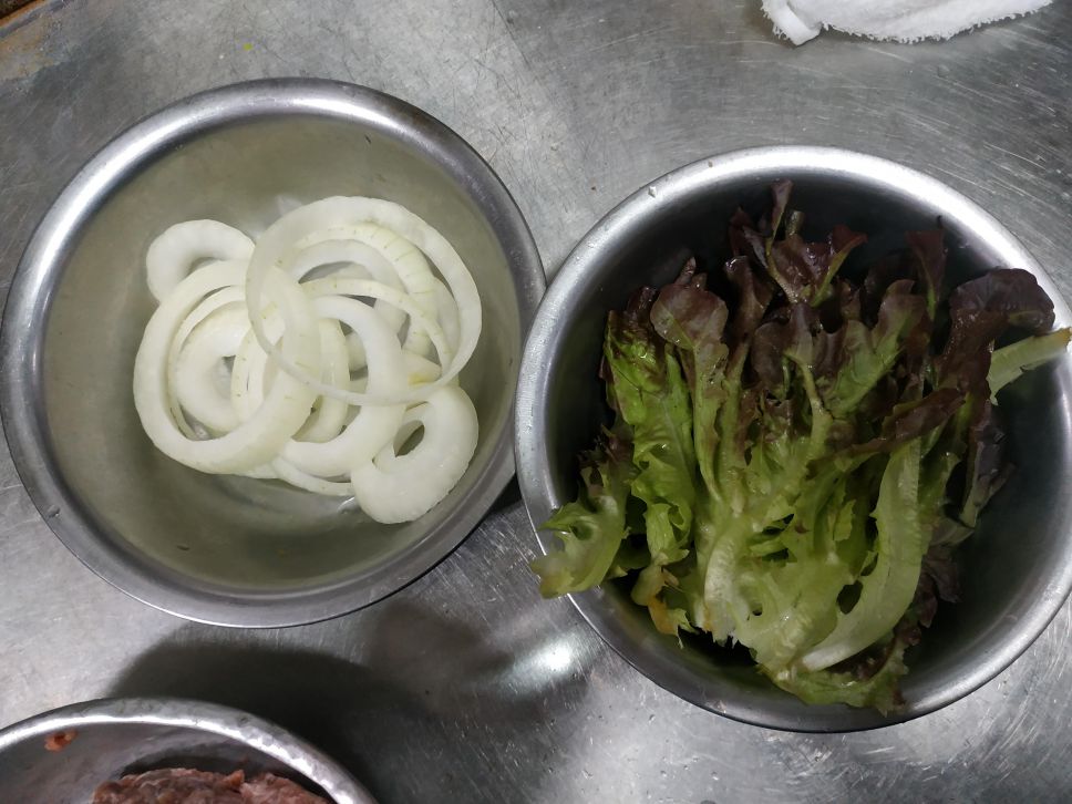 简易花生酱牛肉汉堡的加工步骤