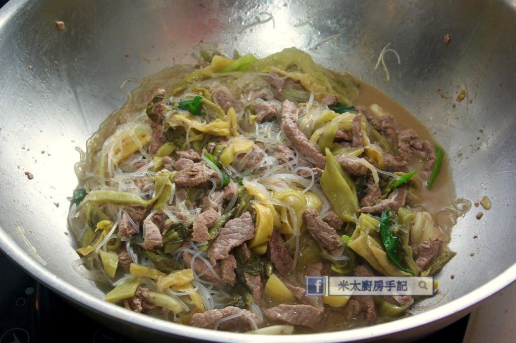 《酸菜炒牛肉》的加工步骤