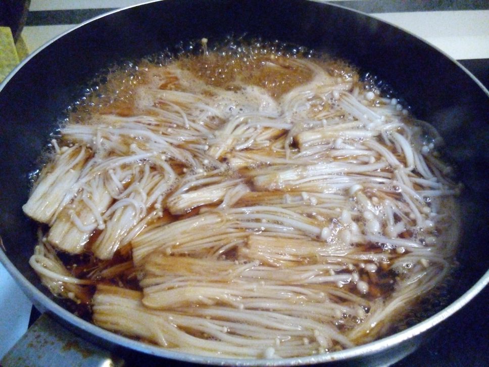 可用电饭煲煮的 日式金菇牛肉的加工步骤