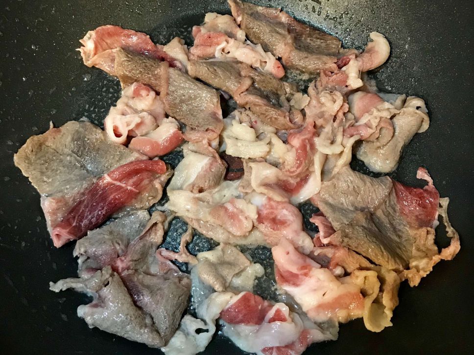 牛肉寿喜烧盖饭（牛肉丼饭）的加工步骤