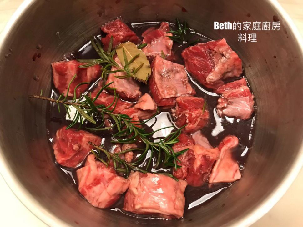 红酒炖牛肉，焖烧锅版的加工步骤