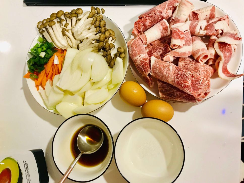 牛肉寿喜烧盖饭（牛肉丼饭）的加工步骤