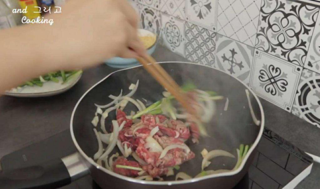 牛肉炒义大利面的加工步骤