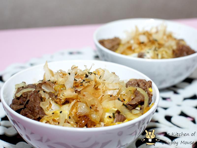 一锅两丼，牛丼饭的加工步骤