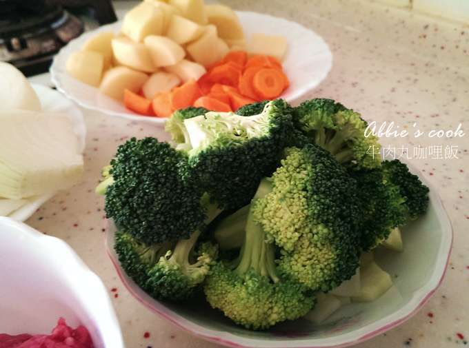 牛肉丸咖喱饭的加工步骤