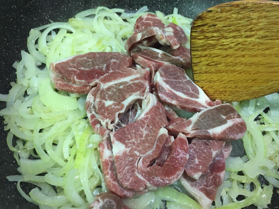 【羊肉食谱】日式小羊丼饭的加工步骤