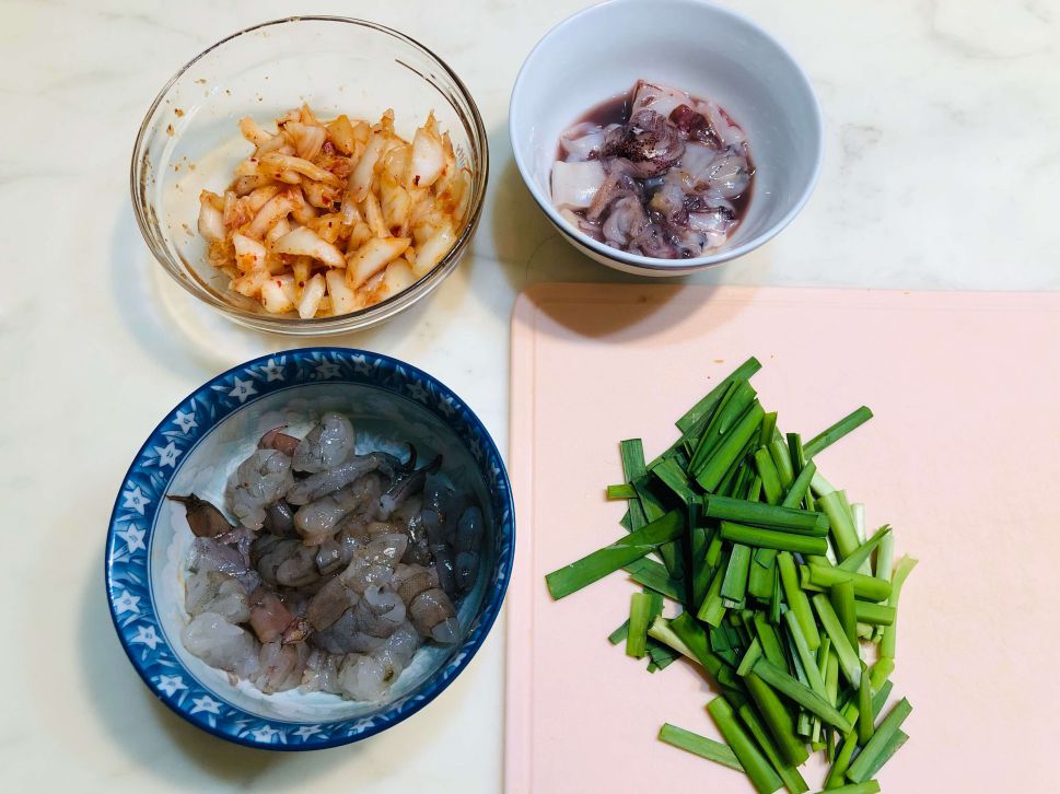 清冰箱料理～海鲜泡菜煎饼的加工步骤