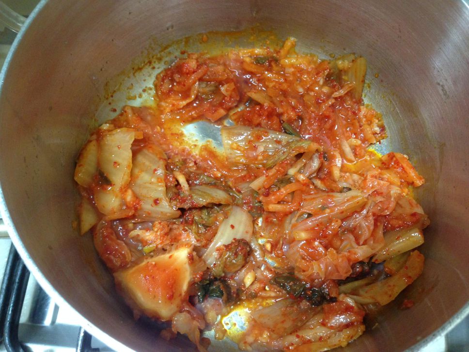 韩式鲔鱼泡菜汤참치김치찌개的加工步骤