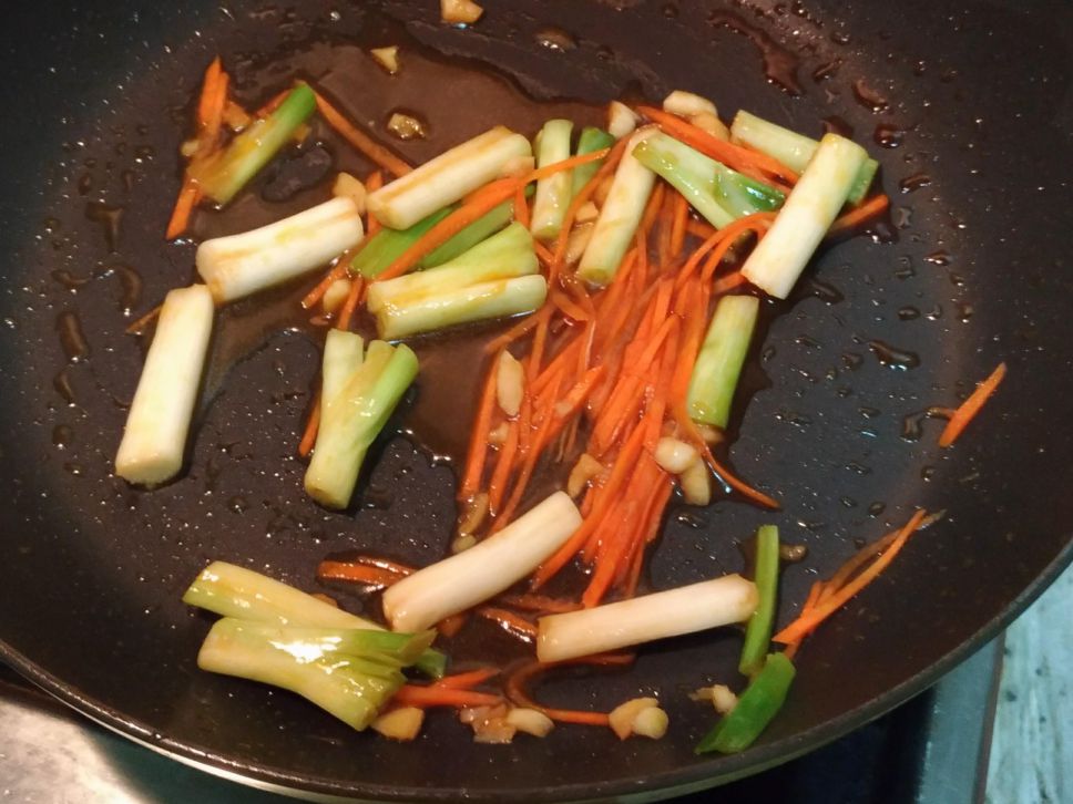 韩式辣酱葱爆肉的加工步骤