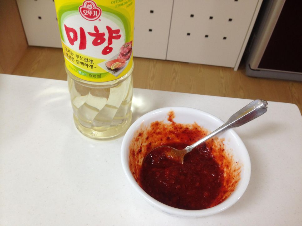 韩式泡菜酱烧鲭鱼고등어김치찜的加工步骤