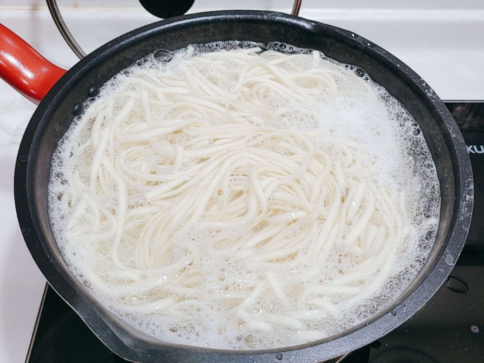 韩国外送美食～炸酱面짜장면的加工步骤