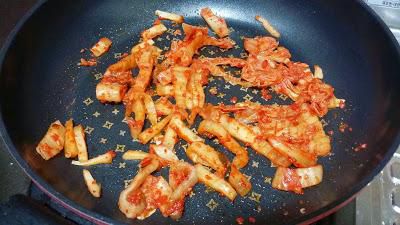 韩国泡菜炒饭김치볶음밥的加工步骤