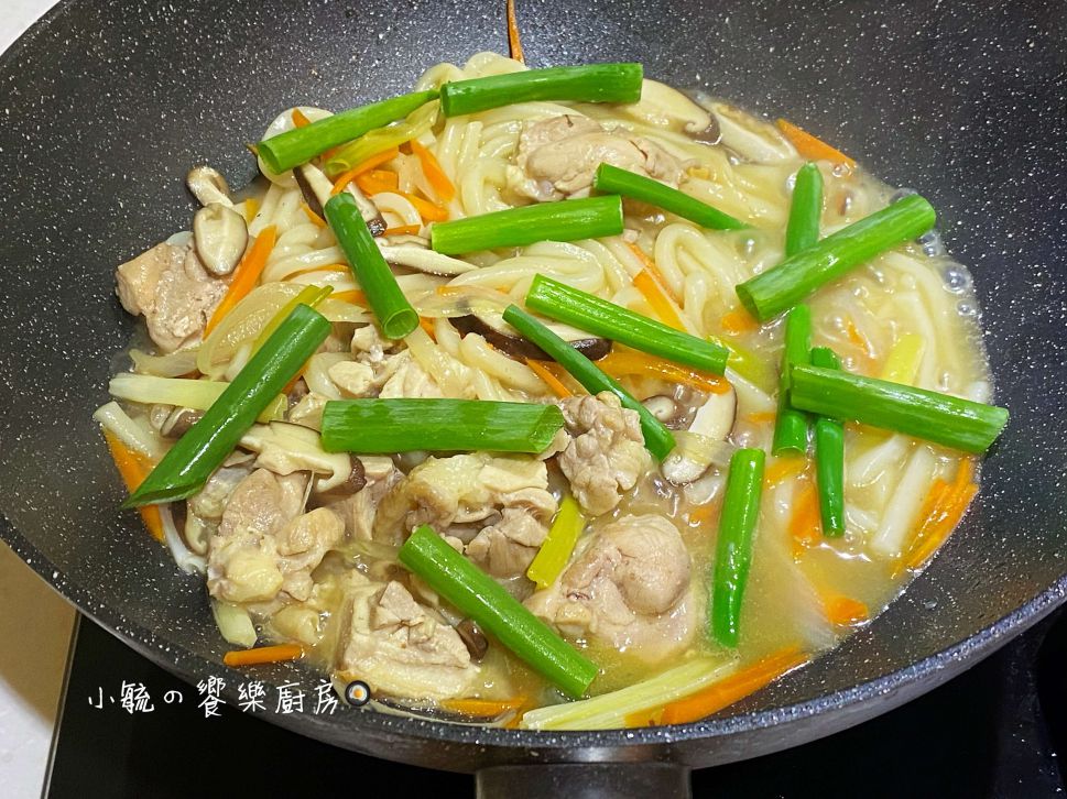 洋葱鸡肉炒乌龙的加工步骤