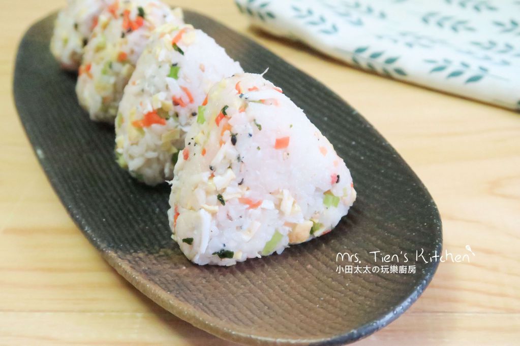 日式吻仔鱼三角饭团~ 野餐料理的加工步骤