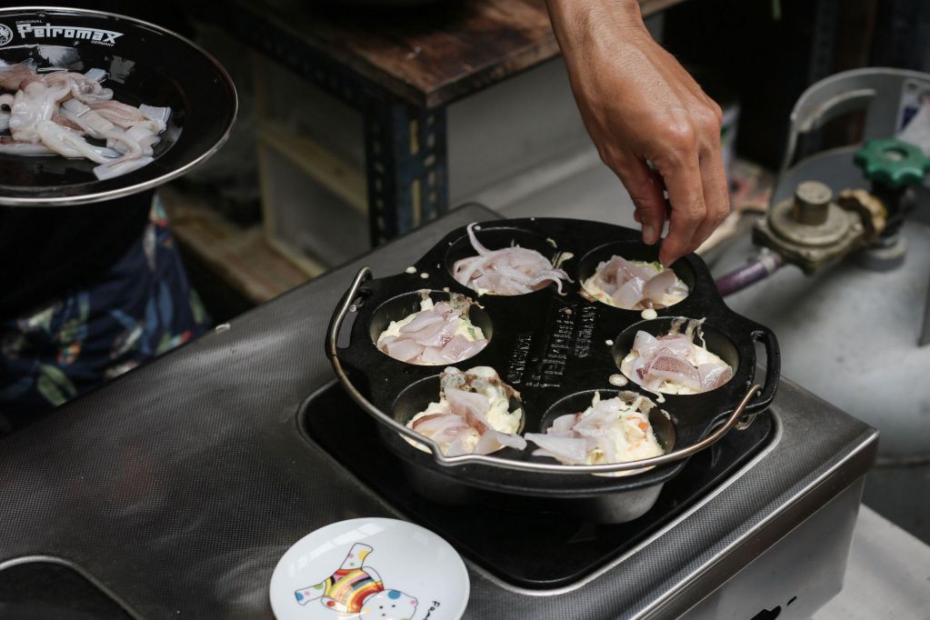 铸铁锅食谱｜夏日派对料理首选．花枝烧的加工步骤