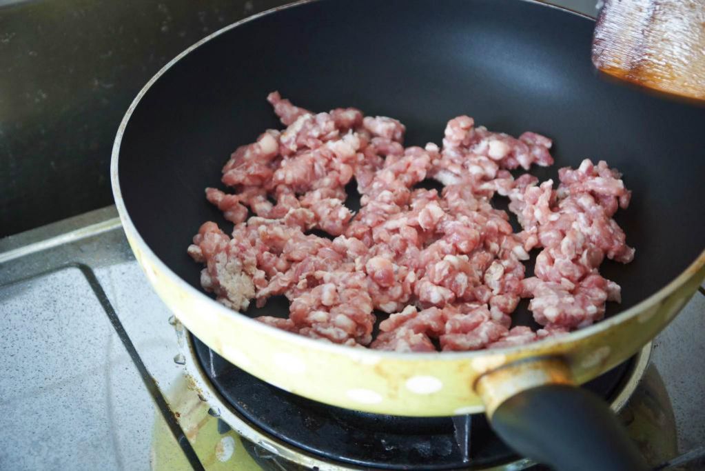 扒完三碗饭! 泰式打抛猪 食谱的加工步骤