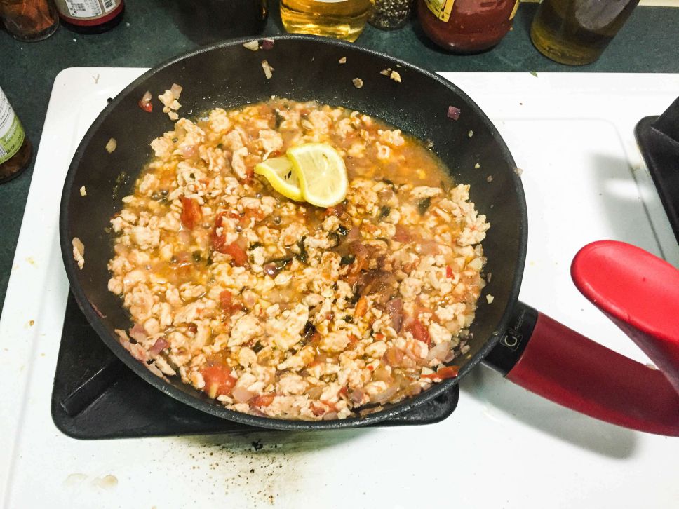 「料理实验室」生菜包泰式打抛肉炒贝壳面的加工步骤