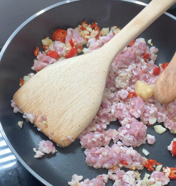 正宗泰式打抛肉 (附影音食谱)的加工步骤