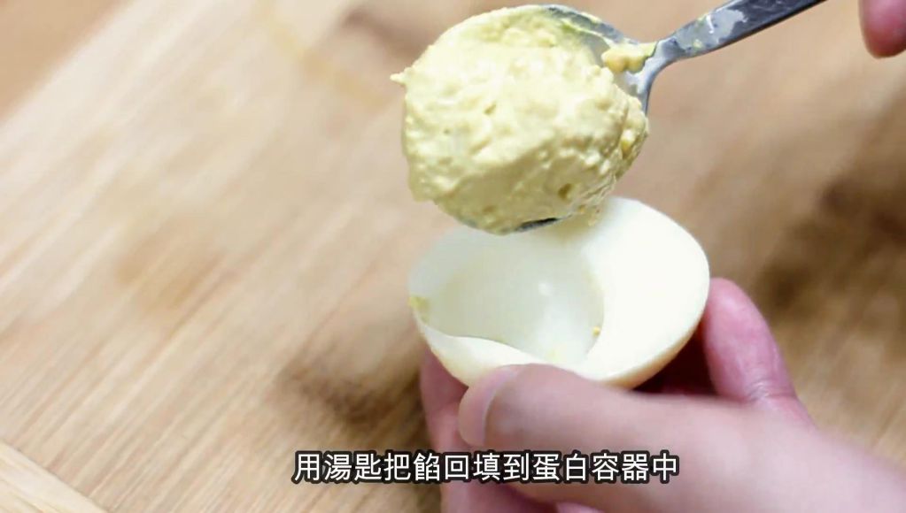 含羞草蛋沙拉 oeufs mimosa的加工步骤