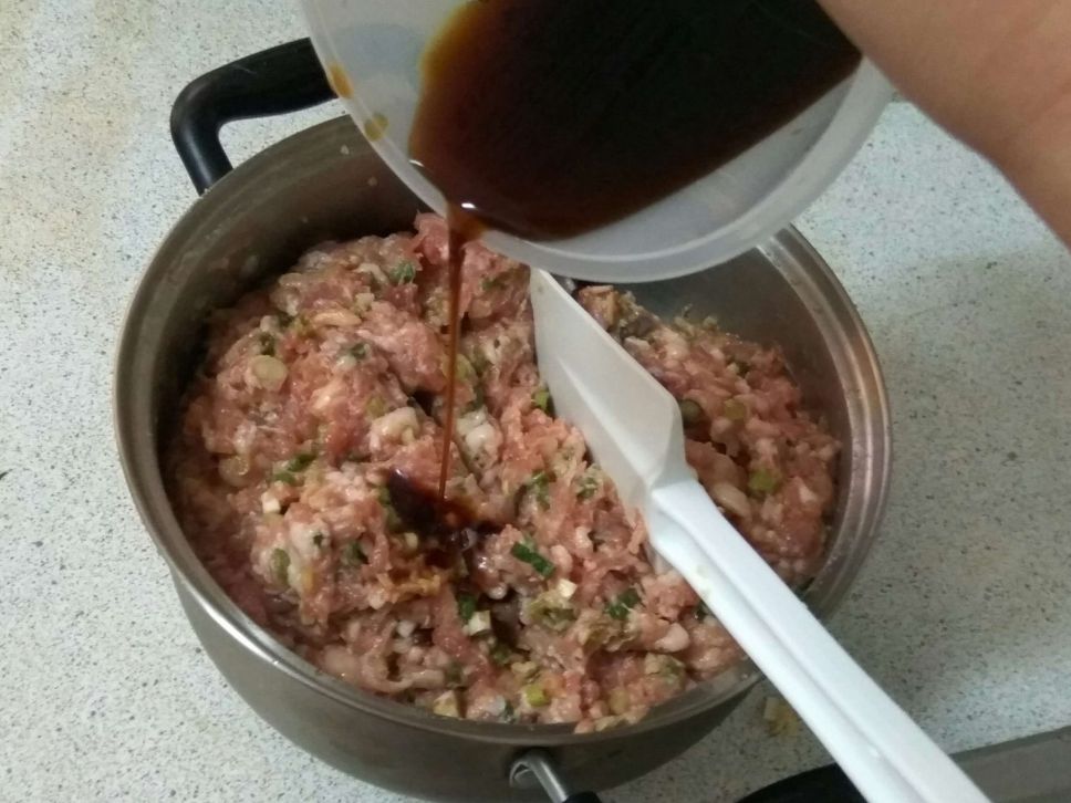 水饺基础肉馅的加工步骤