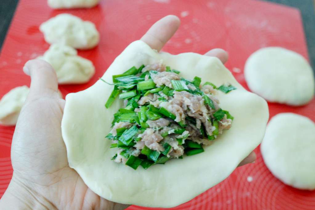 韭菜猪肉馅饼的加工步骤