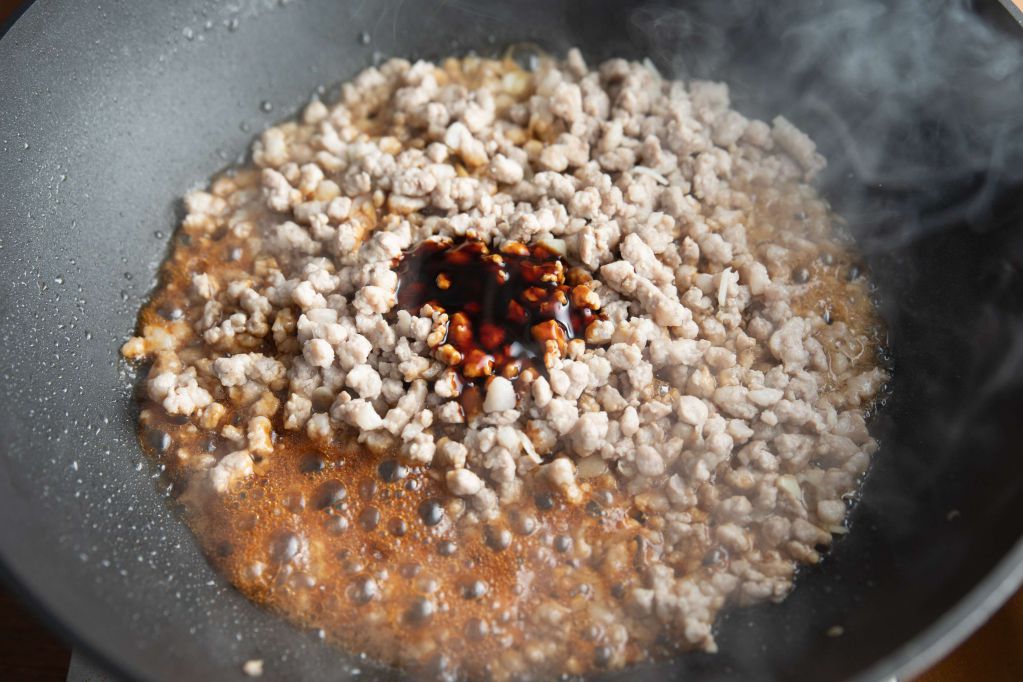 香炒绞肉四季豆，下饭菜的加工步骤