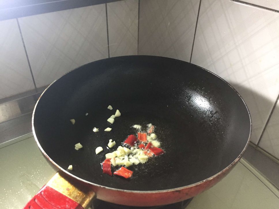 傅培梅食谱：葱爆牛肉的加工步骤