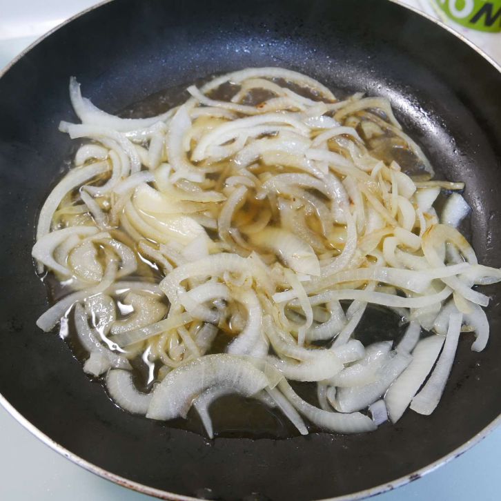 日式和风洋葱猪肉丼饭的加工步骤