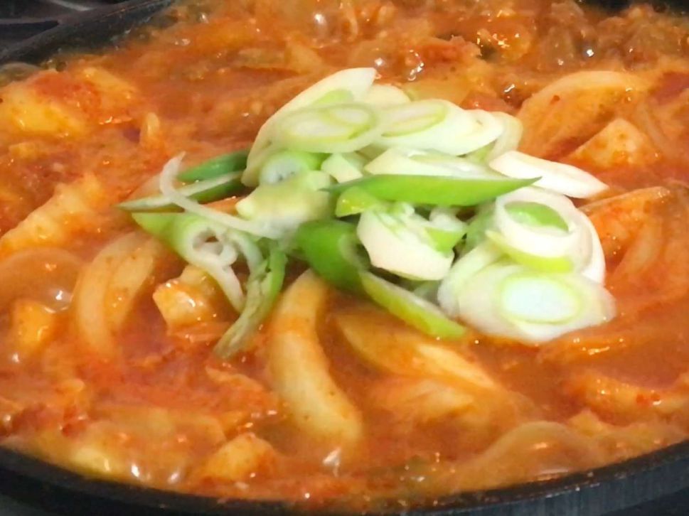 韩式猪肉泡菜锅（简易版）(김치찌개)的加工步骤