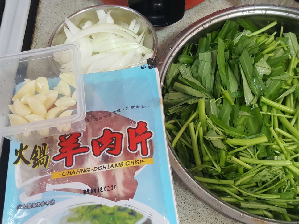 沙茶羊肉炒空心菜（羊肉烩饭）的加工步骤