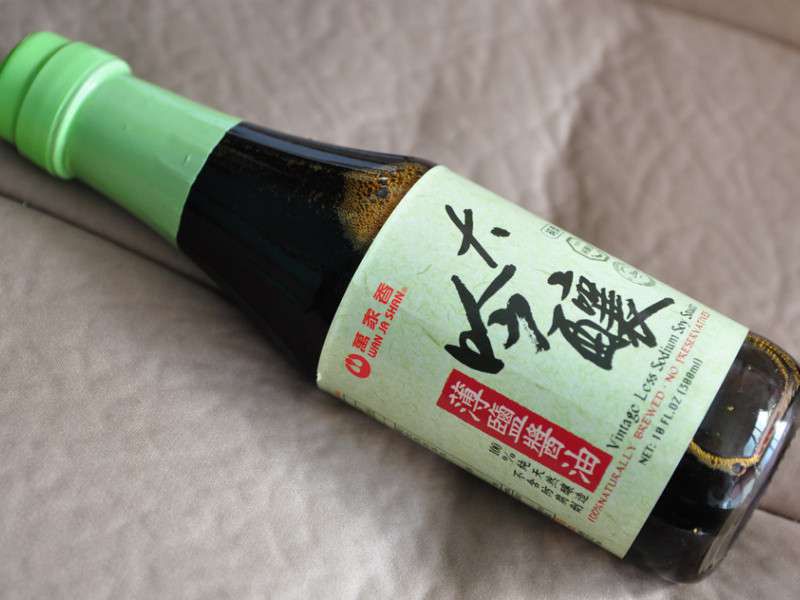 【万家香大吟酿薄盐酱油】帝王可乐卤猪脚的加工步骤