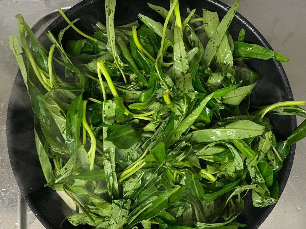 🥬 沙茶炒空心菜｜配菜的加工步骤