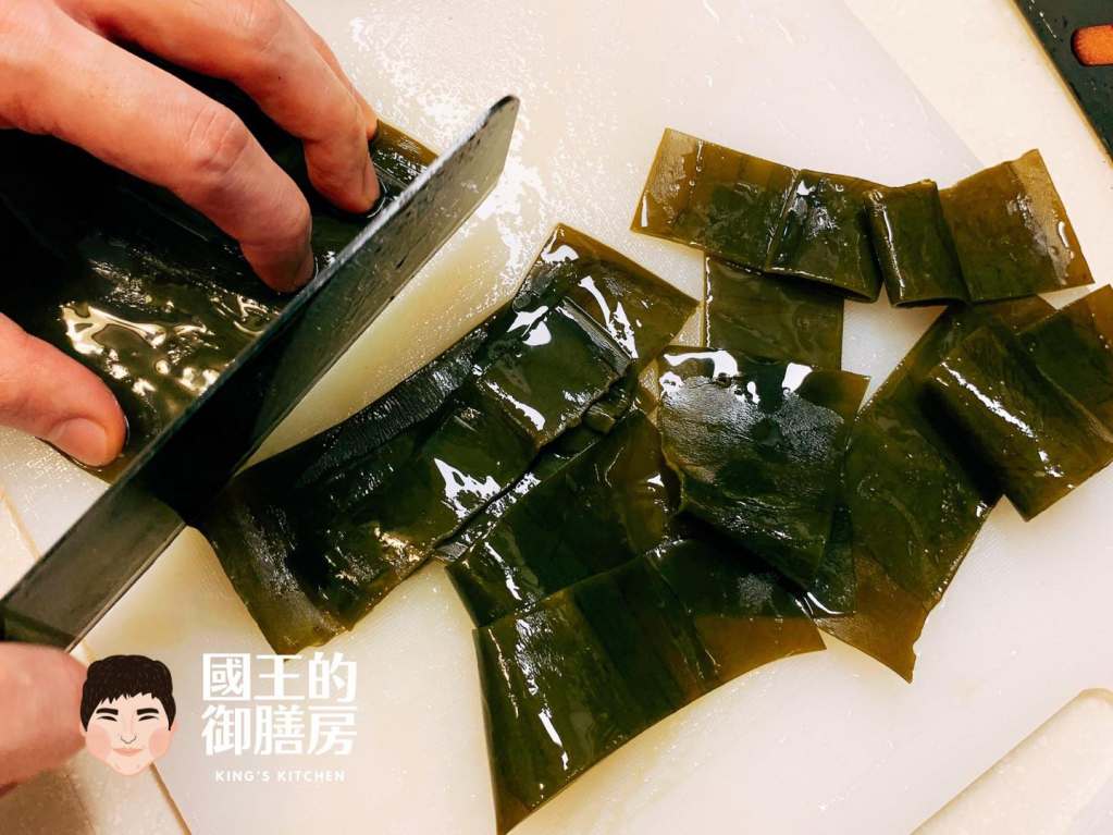 王妃喜欢就好的厚工海带豆芽汤的加工步骤