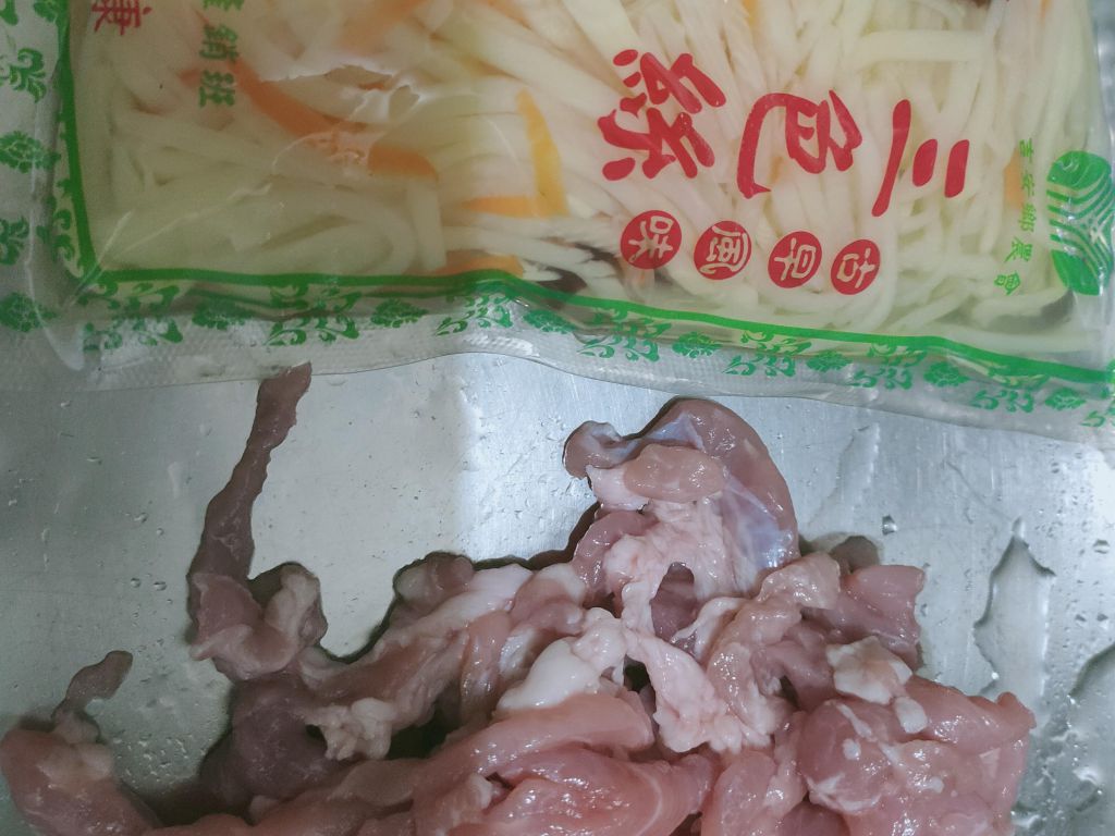 爽脆三丝炒肉丝的加工步骤