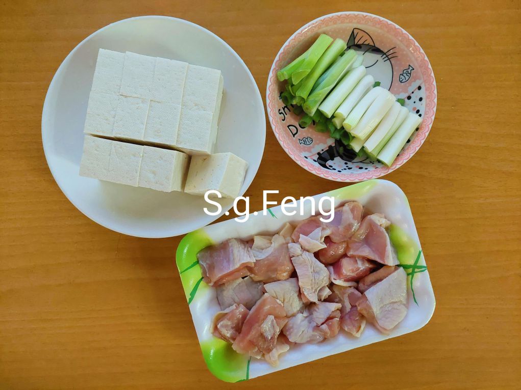 家常红烧鸡肉豆腐的加工步骤