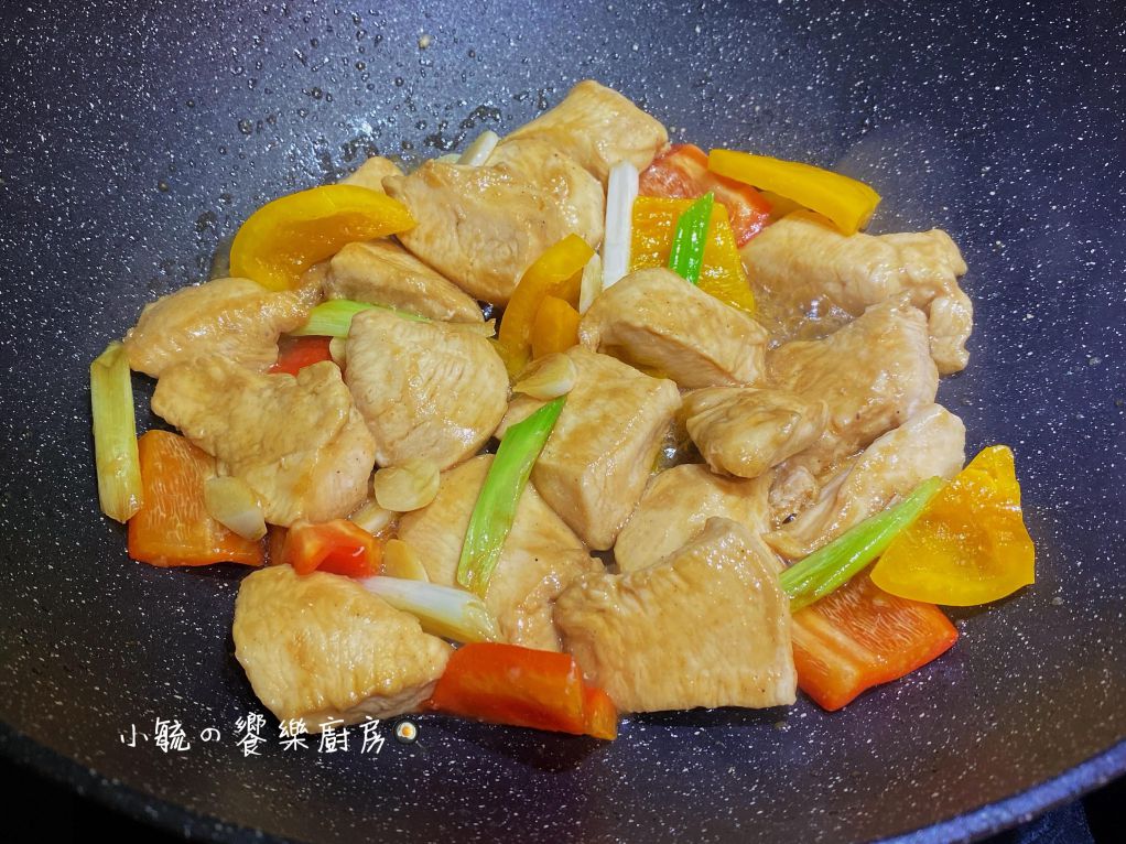 酥脆腰果鸡丁的加工步骤