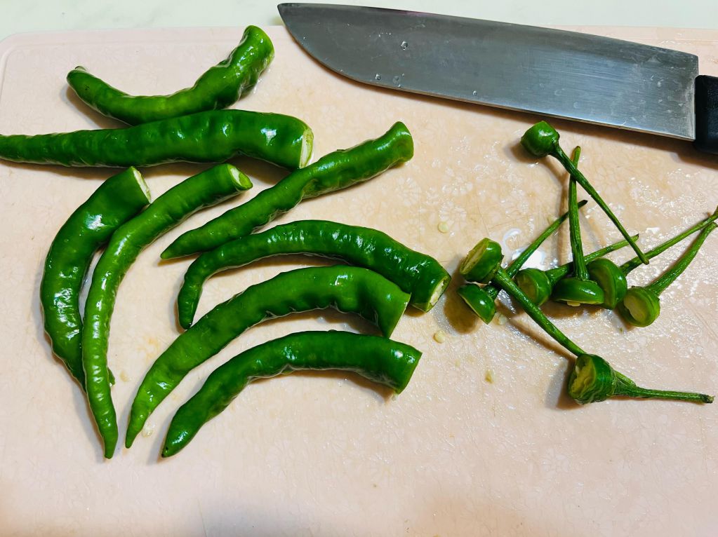 超下饭豆豉椒炒豆干的加工步骤