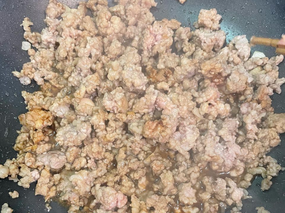 下饭酱汁绞肉豆腐锅的加工步骤