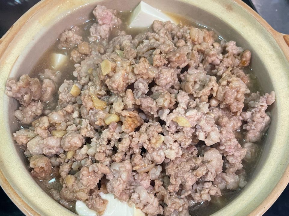 下饭酱汁绞肉豆腐锅的加工步骤